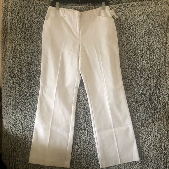 New With tag White Straight Legs pants Size 10 Petite - Picture 1 of 9